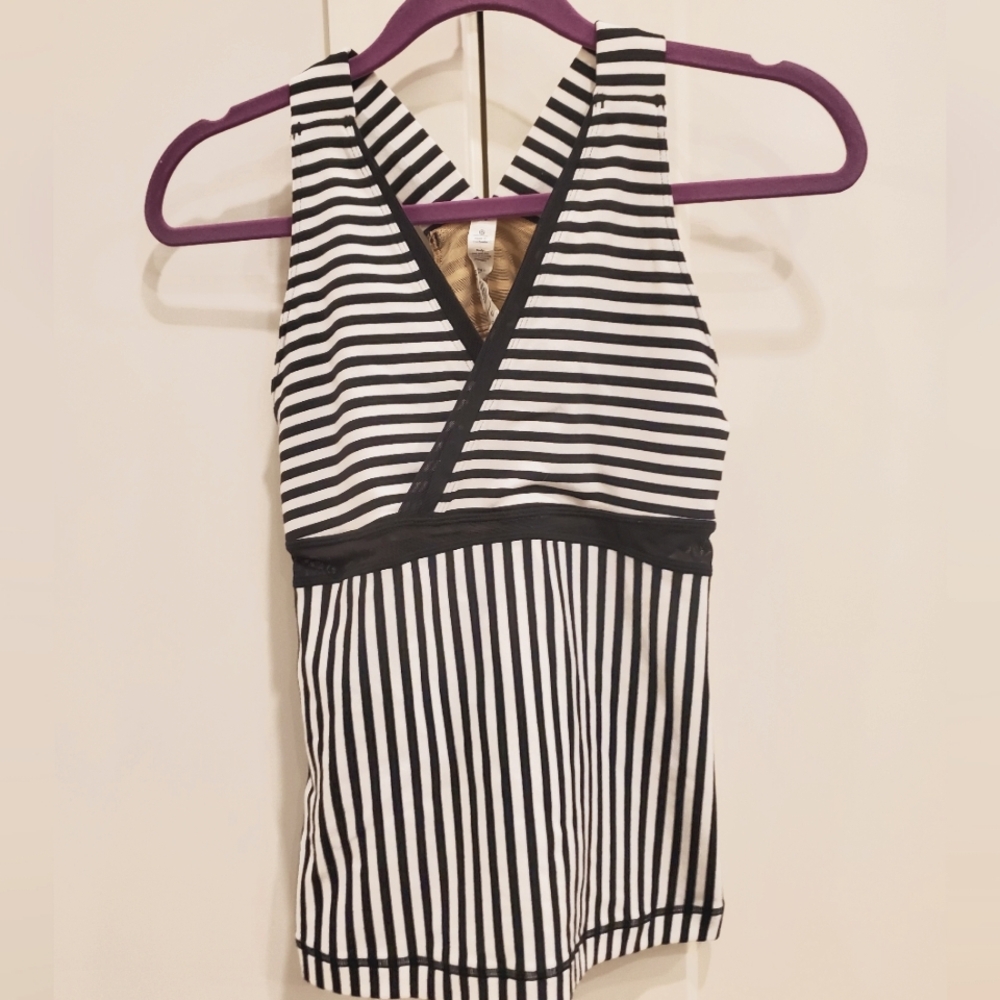 Lululemon Deep-V Striped Black & White,Vintage Tank Like New Condition Sz.10